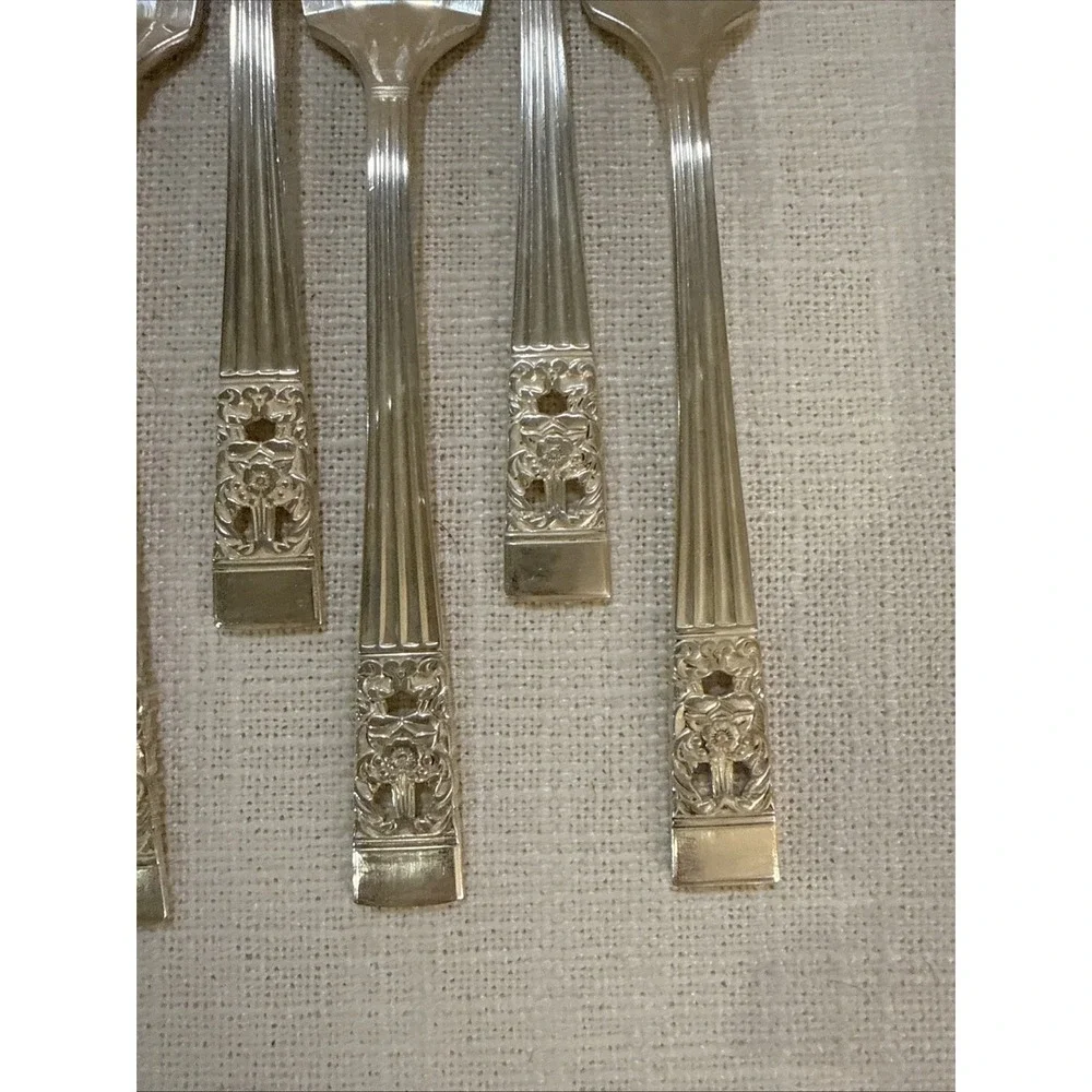 Oneida Community CORONATION Salad Forks NICE‎ Vintage Silver Plate SET of 8